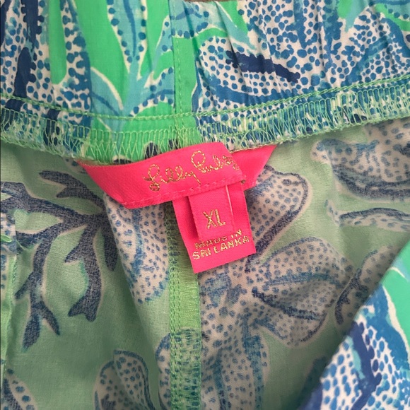 Shorts - Picture 3 of 3